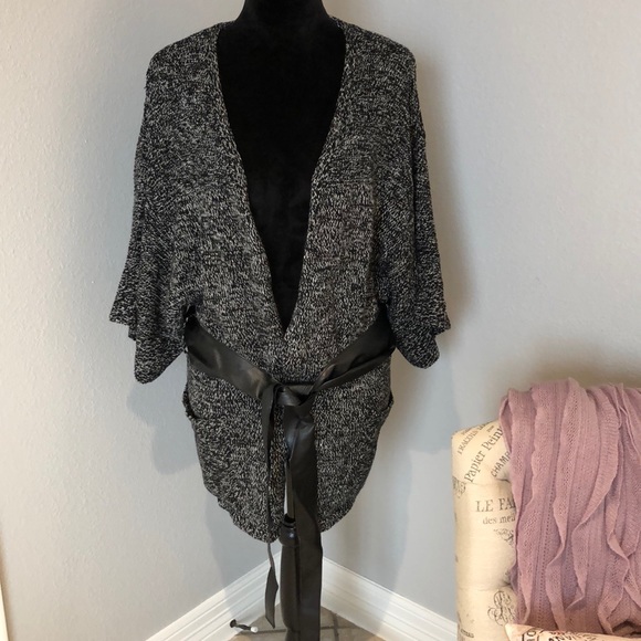 Vince Camuto sweater - Picture 2 of 8